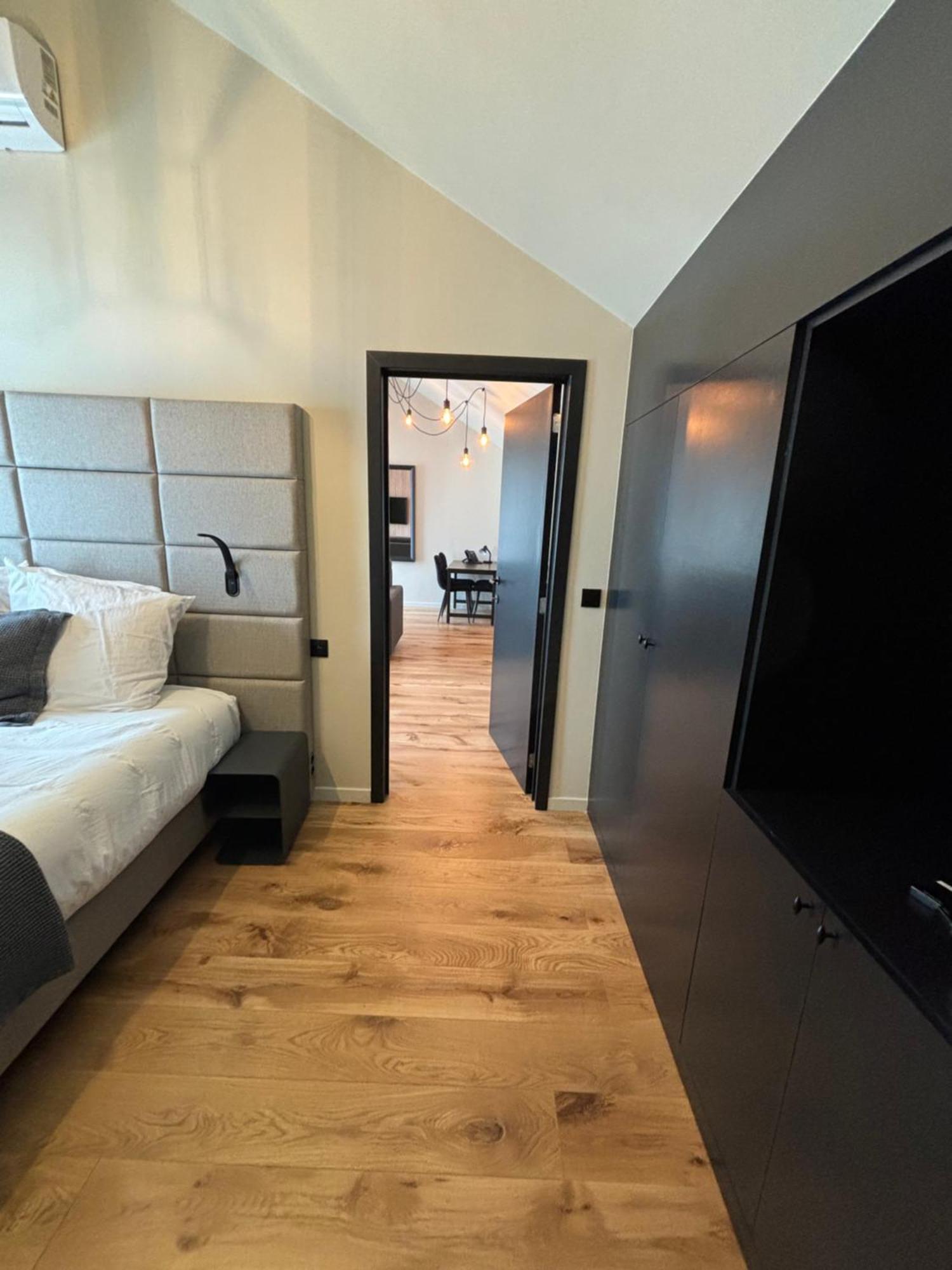Hotel Mezza Notte Ронсе Экстерьер фото