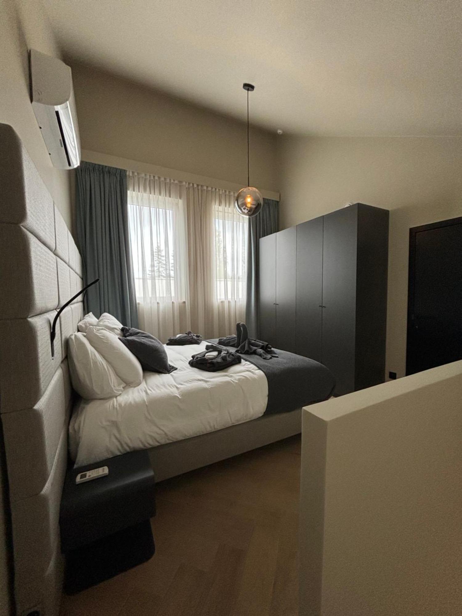Hotel Mezza Notte Ронсе Экстерьер фото