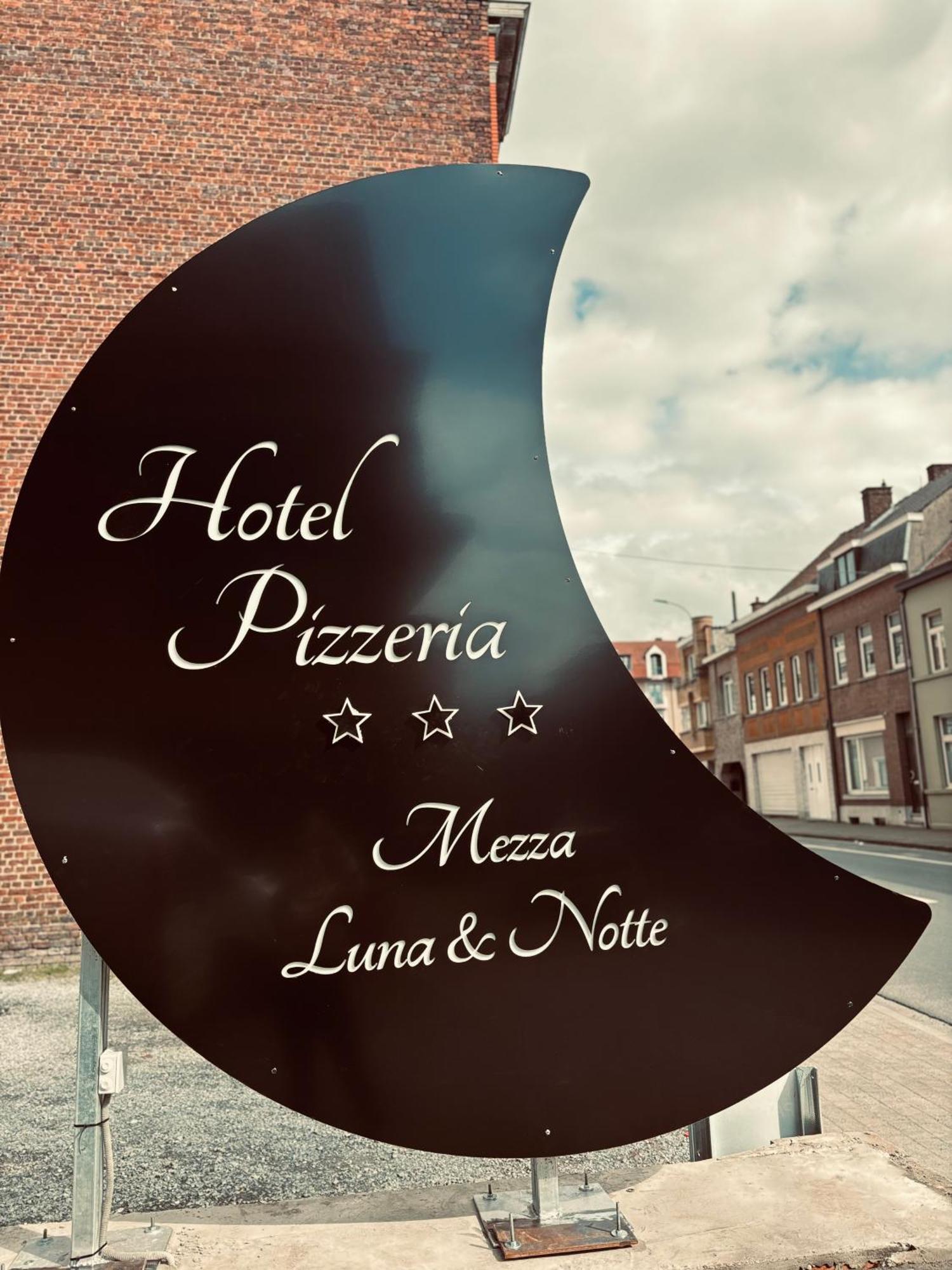 Hotel Mezza Notte Ронсе Экстерьер фото